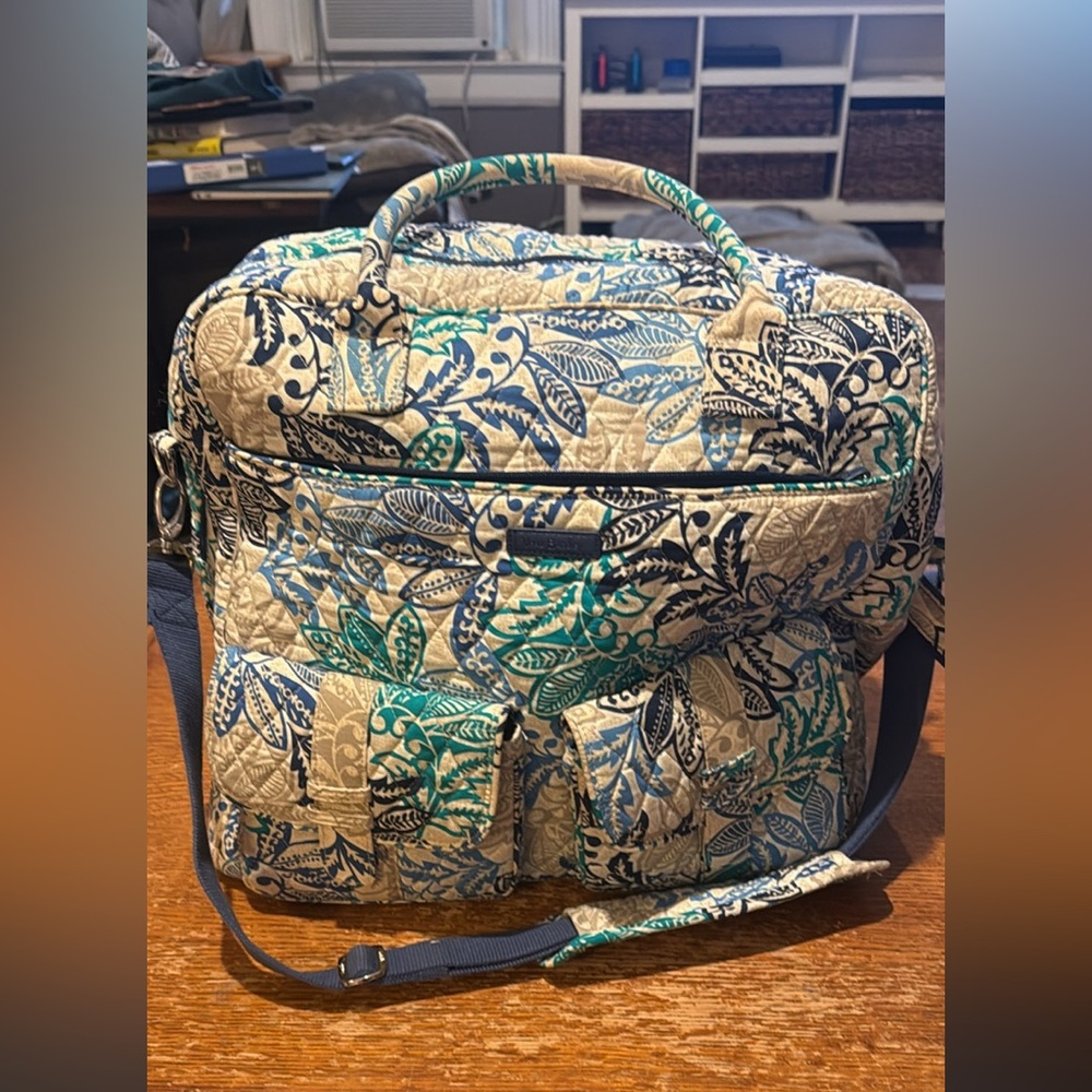 Floral Quilted Shoulder Bag Vera Bradley Santiago pattern. Grand traveller